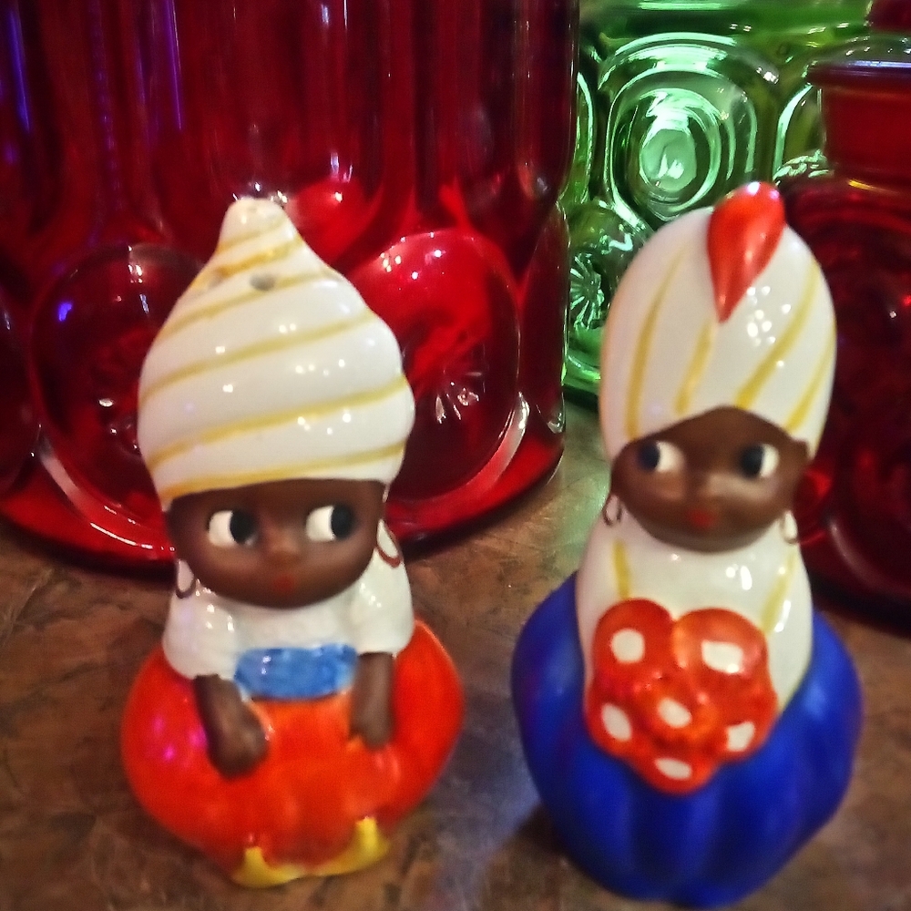 Vintage Ceramic Indian Wedding Bride And Groom Salt And Pepper Shakers.
